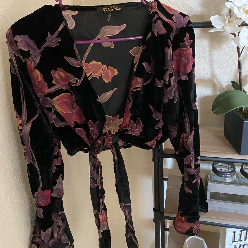 Floral long sleeve crop top from Shop Hopes!